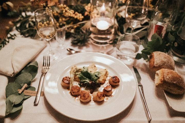 CHIC MENU WITH WINE PAIRINGS