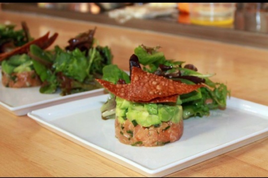 Asian salmon tartare, avocado and Wonton crisp