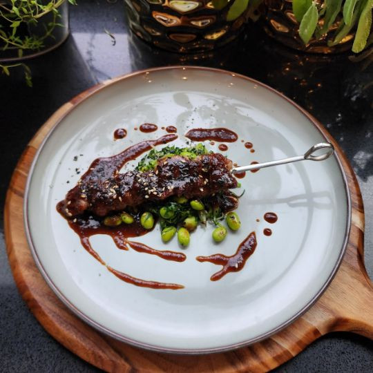 Canard laqué à l'umami, edemame et bok choi au sésame | 