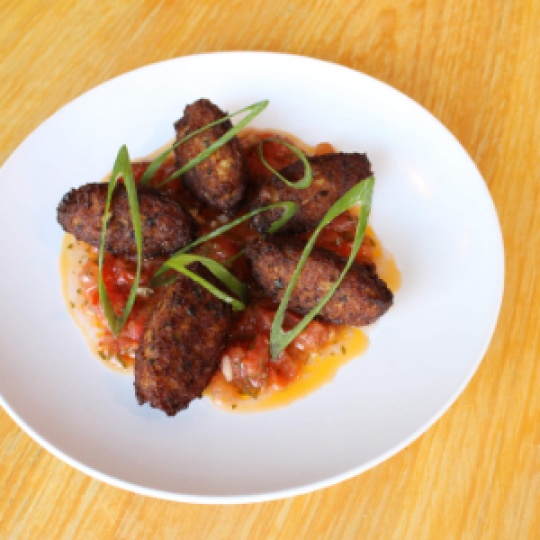 Croquettes de morue à la Portugaise, Concassé de tomate, Balsamique blanc, persil plat |