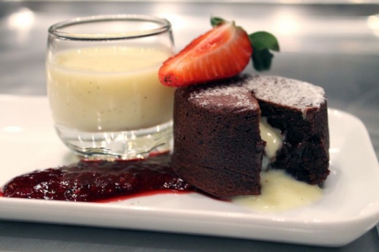 Dark chocolate molten cake, white chocolate heart, classic vanilla custard sauce |