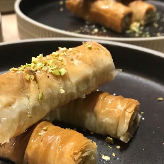 Baklawa stuffed with pistachio, honey aromatized with orange blossom |