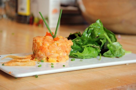 Salmon tartare, yuzu mayonnaise, chives and cucumber masago |