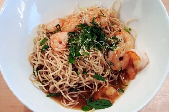 Soupe Vietnamienne aux crevettes, menthe et citronnelle
